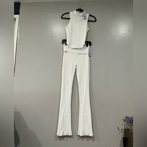Full Set Women's Top /Ribbed Foldovet Waistband Flare
Leggings.  Off White.  XS